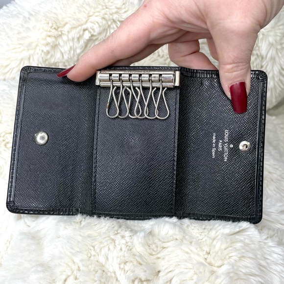 Louis Vuitton Black Epi 6-key wallet - Picture 10 of 16